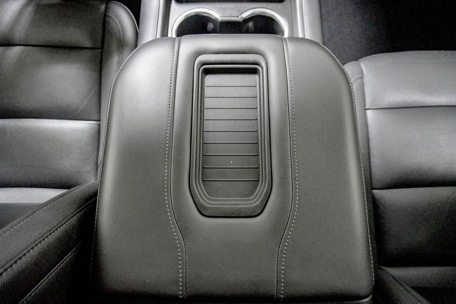 Used 2022 Chevrolet Tahoe Z71 w/ Luxury Package AWD/4WD image 29