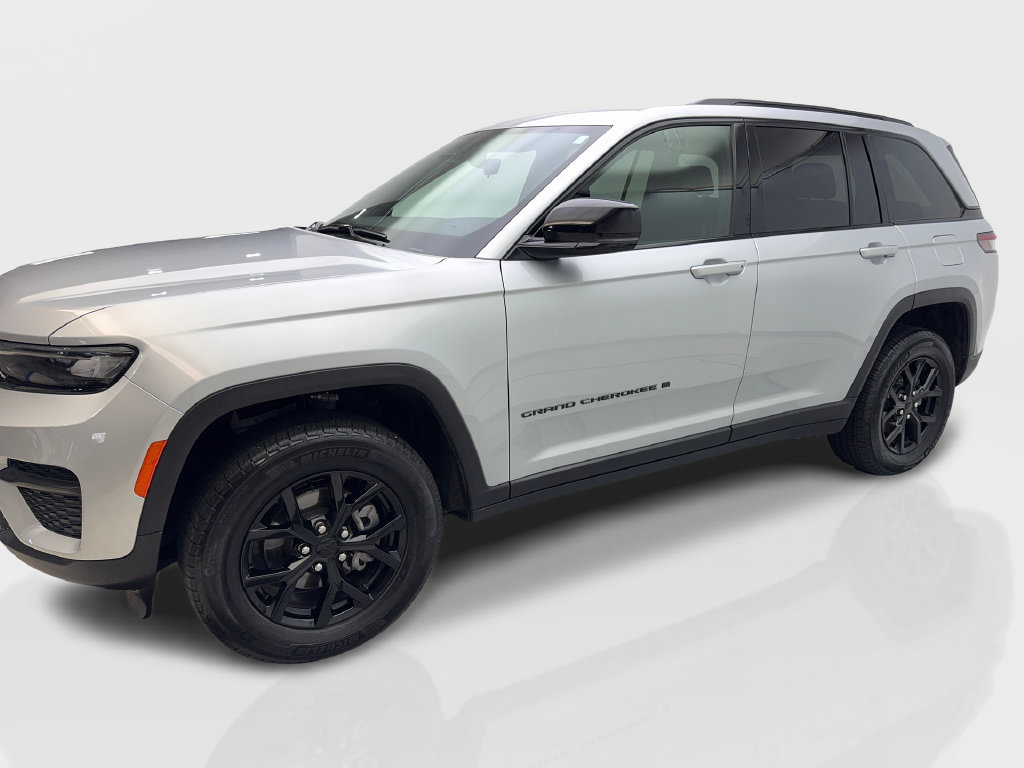 Used 2025 Jeep Grand Cherokee Altitude RWD image 12