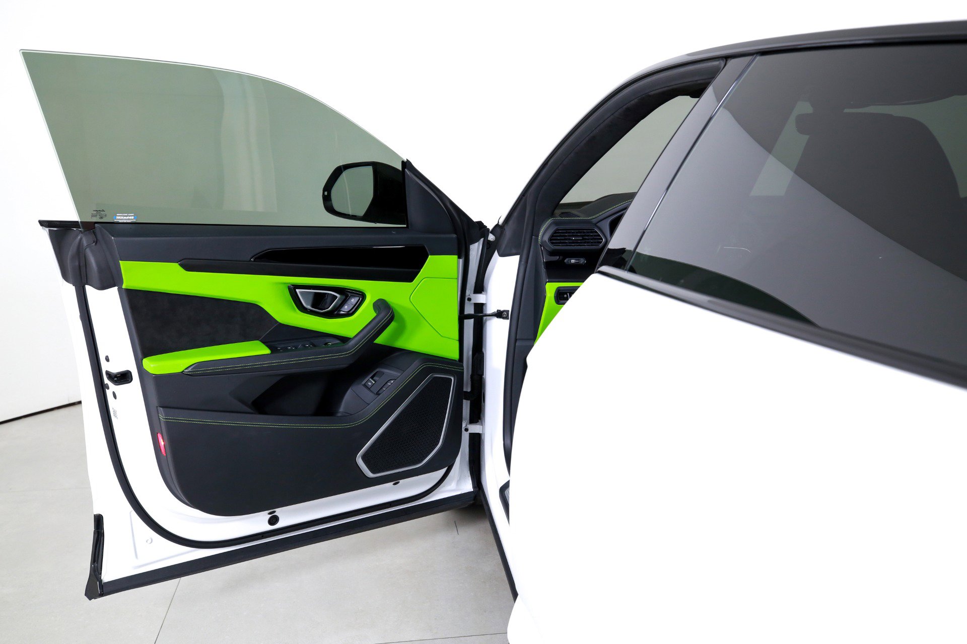 Used 2022 Lamborghini Urus AWD/4WD image 10