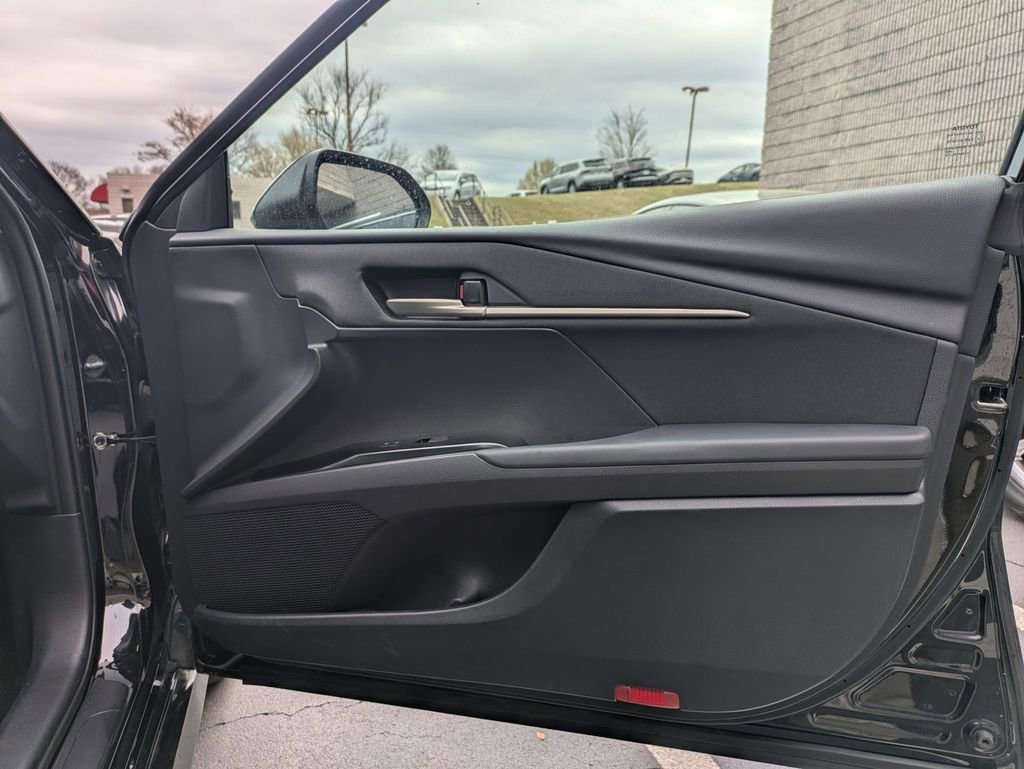 Used 2025 Toyota Camry LE FWD image 33
