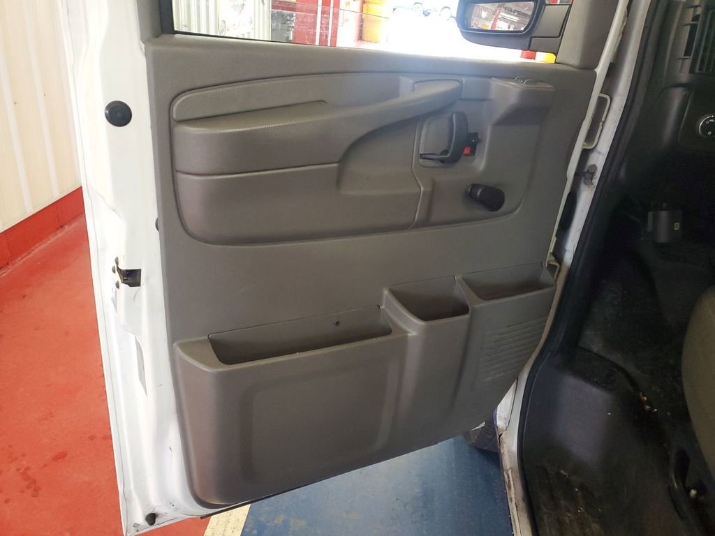 Used 2012 Chevrolet Express 1500 RWD image 5