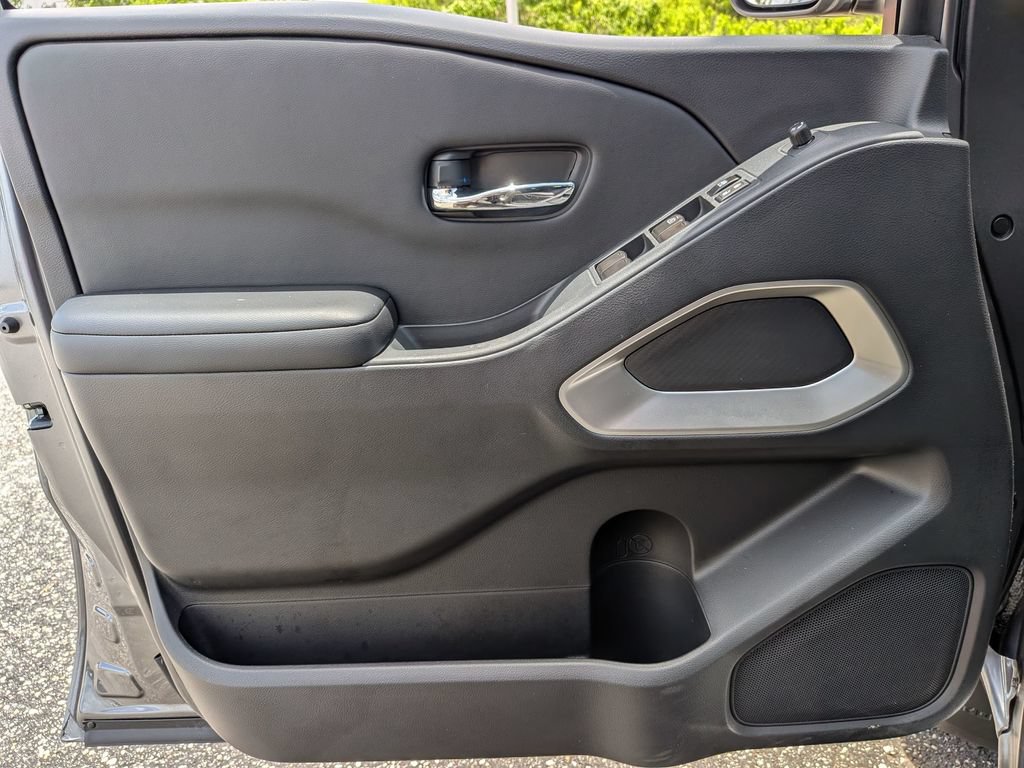 Certified 2025 Nissan Frontier SV RWD image 31
