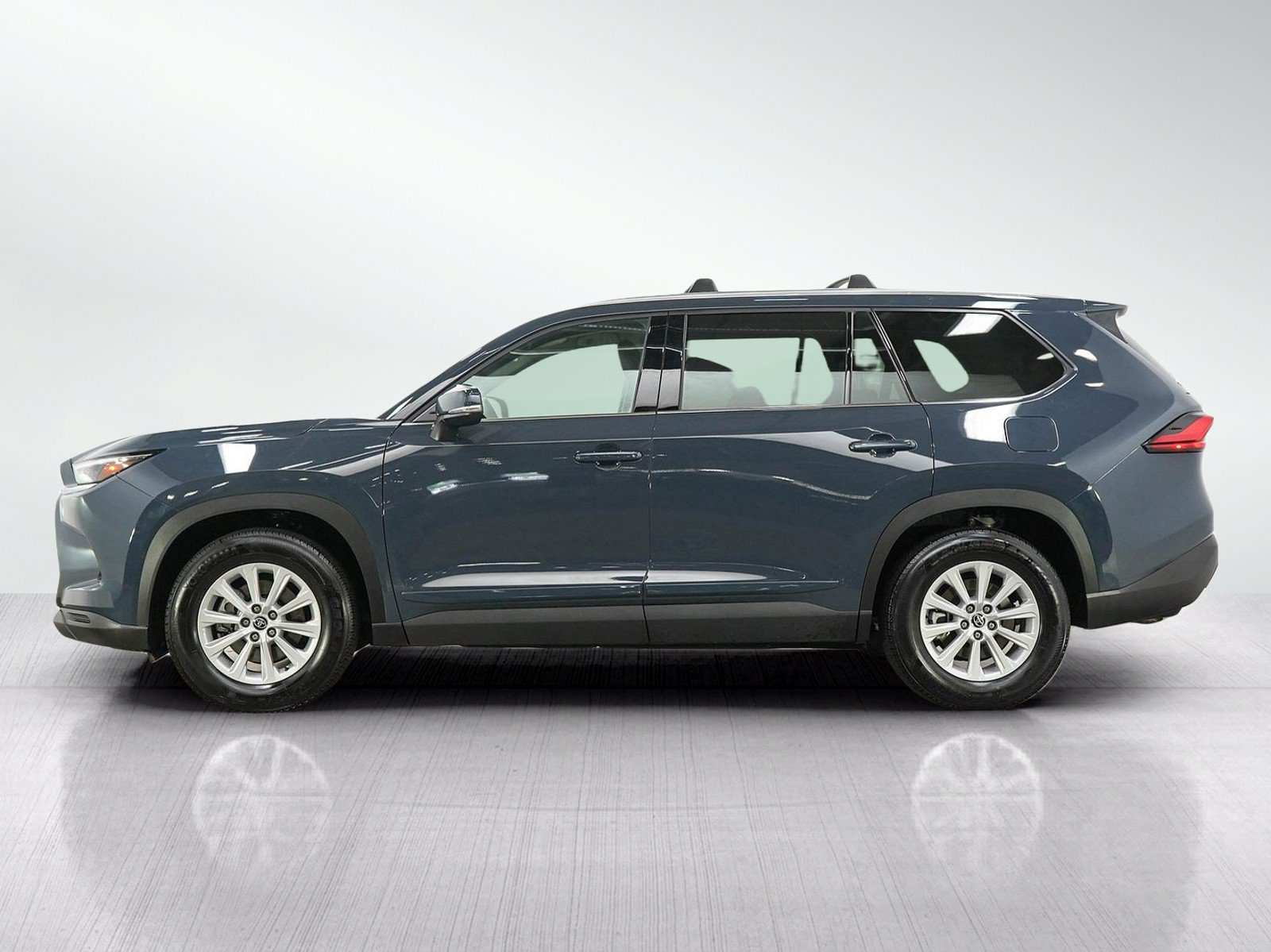 Used 2024 Toyota Grand Highlander AWD image 2