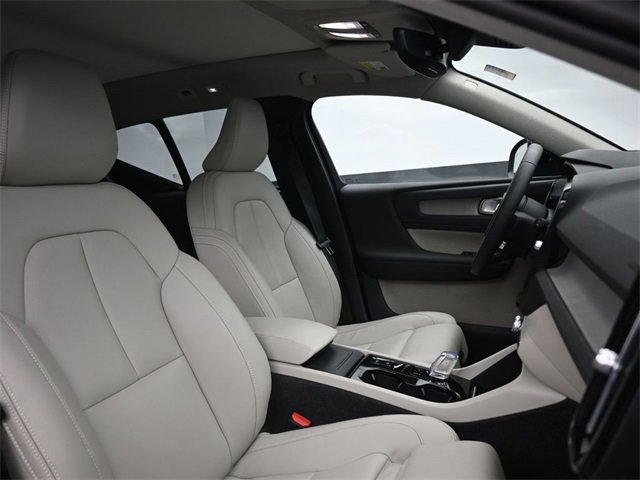 Used 2024 Volvo XC40 B5 Plus w/ Protection Package Premier image 33