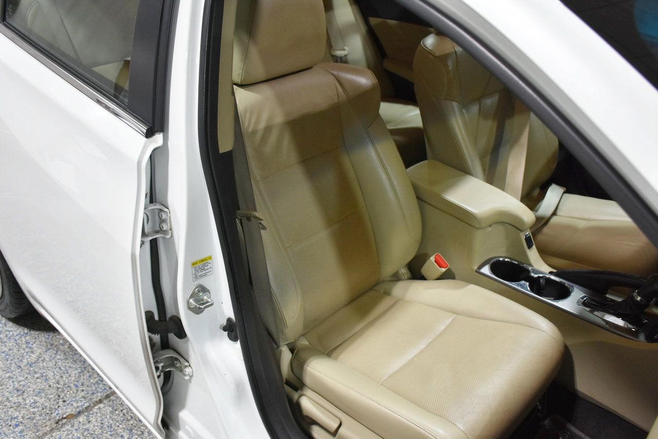 Used 2013 Acura ILX w/ Premium Package image 20