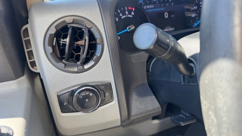 Used 2022 Ford E-350 and Econoline 350 Super Duty image 5