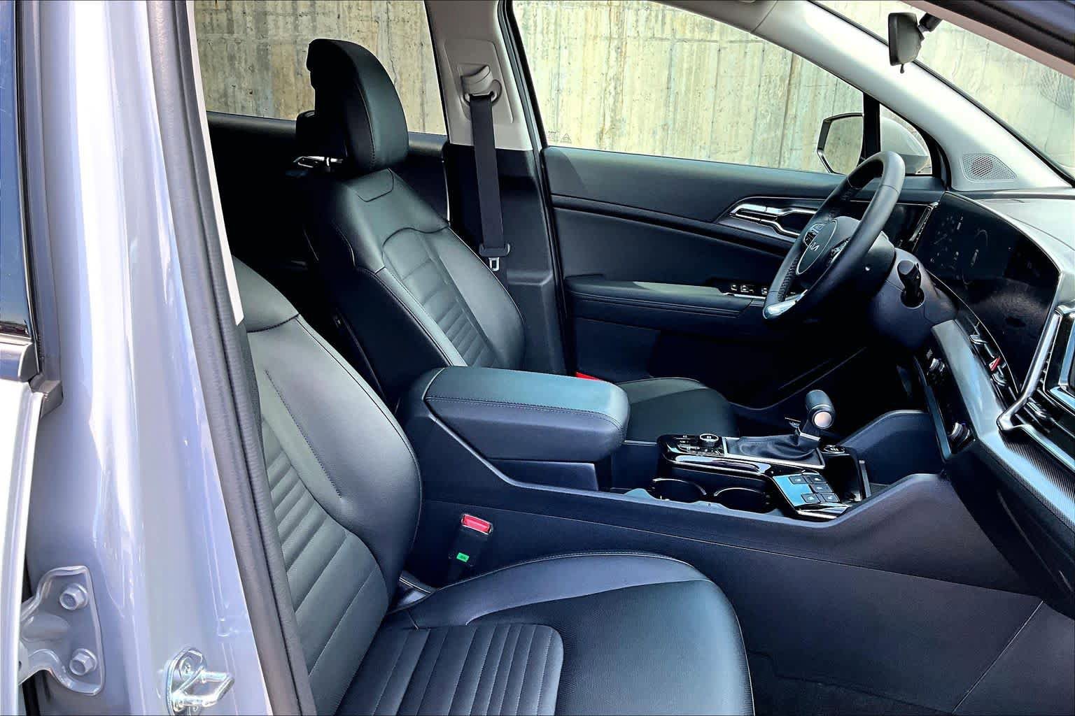 Used 2025 Kia Sportage SX FWD image 9