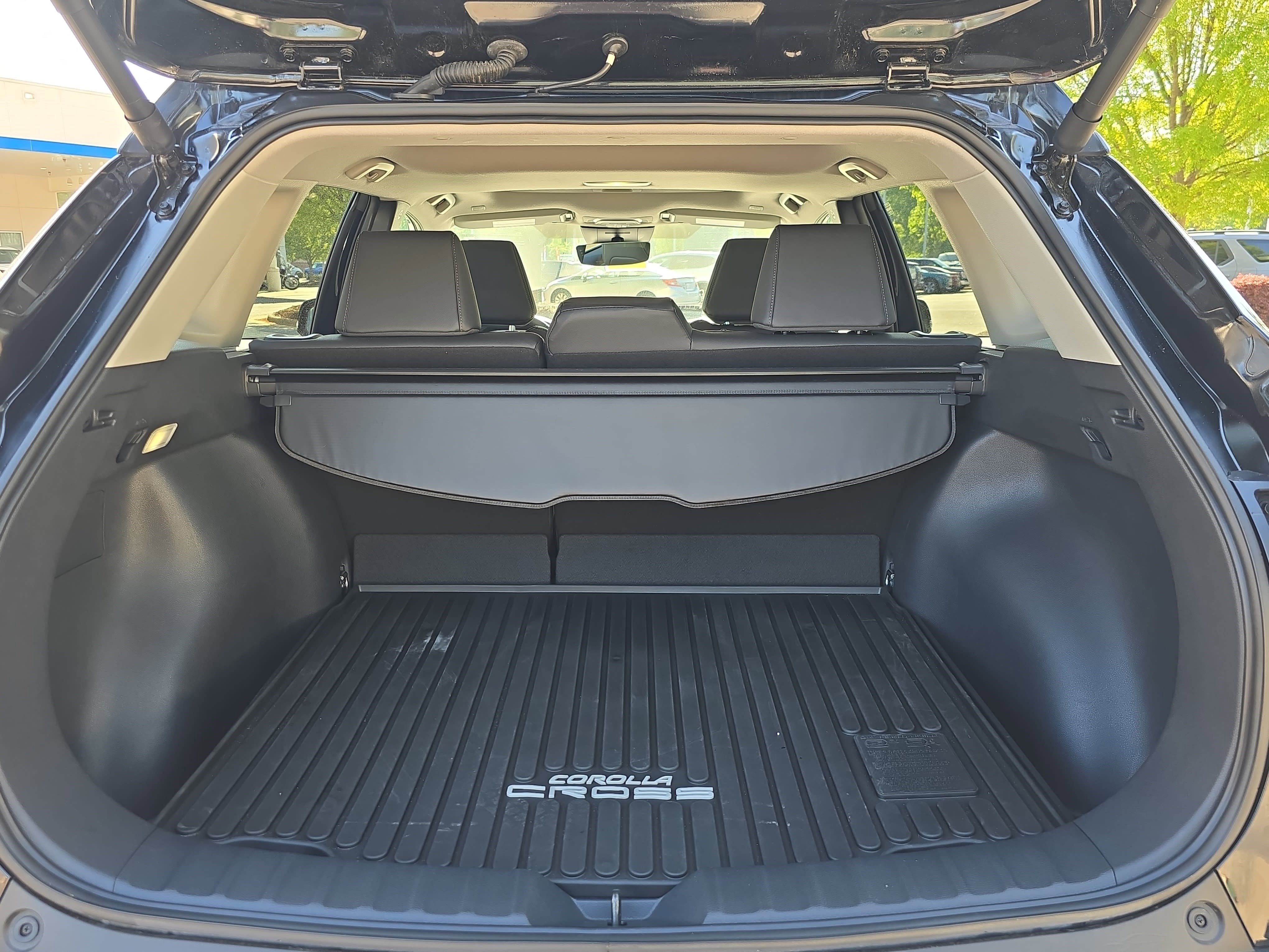 Used 2025 Toyota Corolla Cross XLE w/ Convenience Package image 13