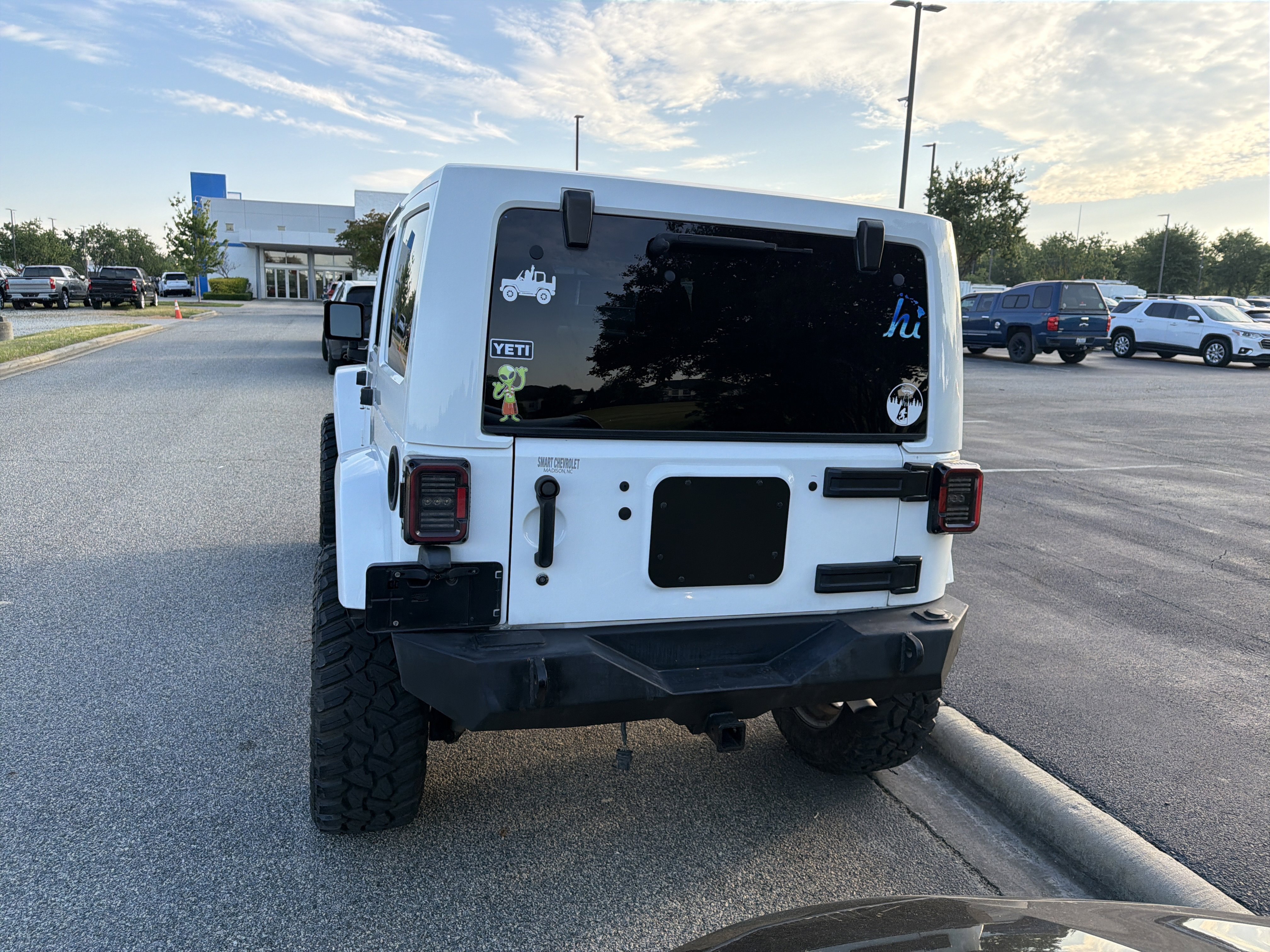 Used 2014 Jeep Wrangler Unlimited Sahara w/ Connectivity Group AWD/4WD image 9