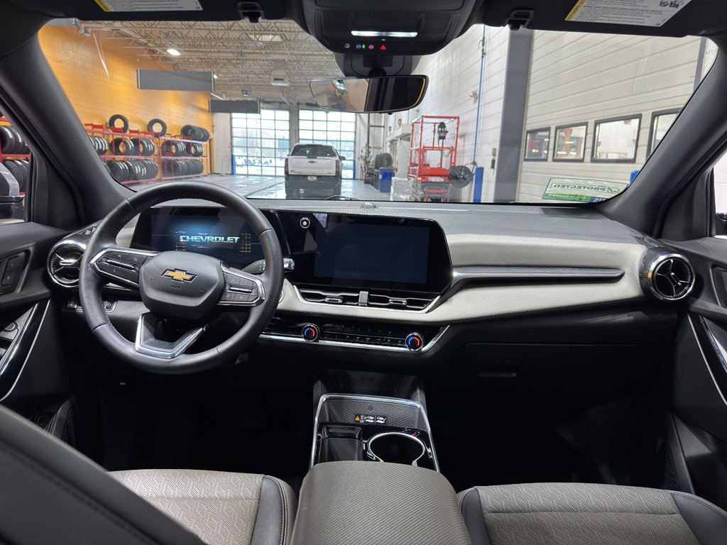 Used 2025 Chevrolet Equinox LT w/ Convenience Package II image 14