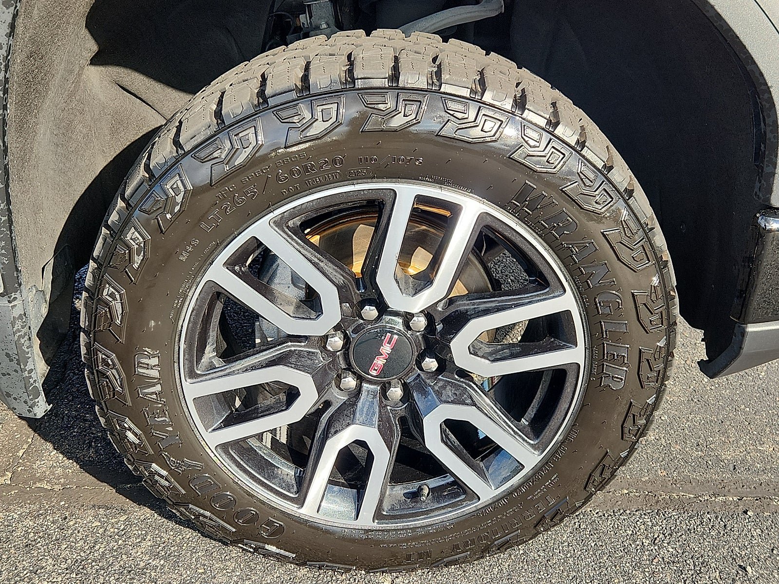 Certified 2024 GMC Sierra 1500 AT4 w/ Technology Package AWD/4WD image 8