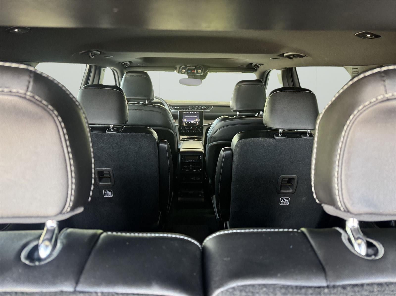 Used 2024 Jeep Grand Cherokee L Altitude AWD/4WD image 8