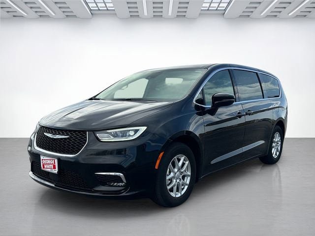 Used 2025 Chrysler Pacifica Select FWD image 8