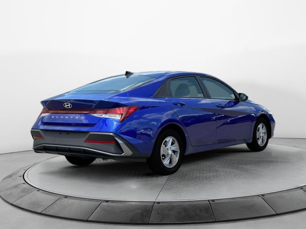 New 2025 Hyundai Elantra SE image 7