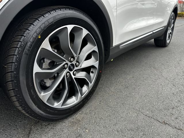 Certified 2022 Lincoln Nautilus Reserve image 12