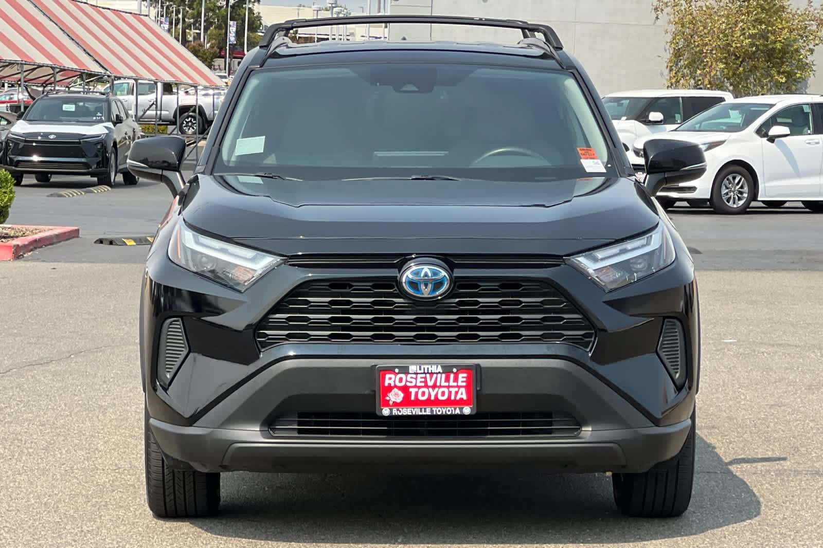 Used 2022 Toyota RAV4 XLE w/ XLE Grade Weather Package AWD/4WD image 10
