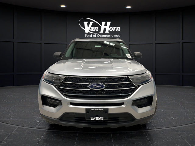 Used 2024 Ford Explorer XLT AWD/4WD image 2
