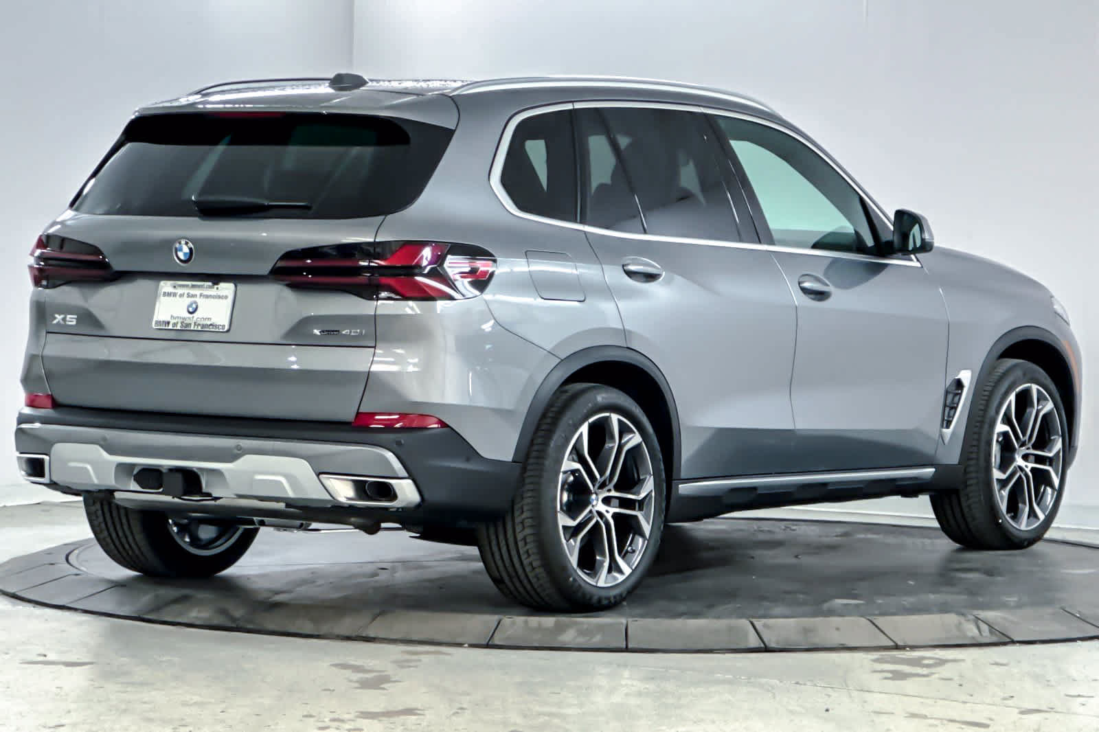 Used 2026 BMW X5 xDrive40i w/ Premium Package AWD/4WD image 2