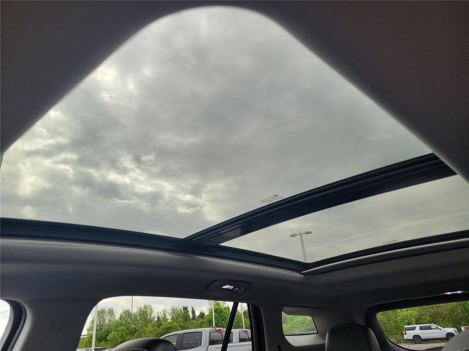 Used 2022 GMC Terrain SLT image 33