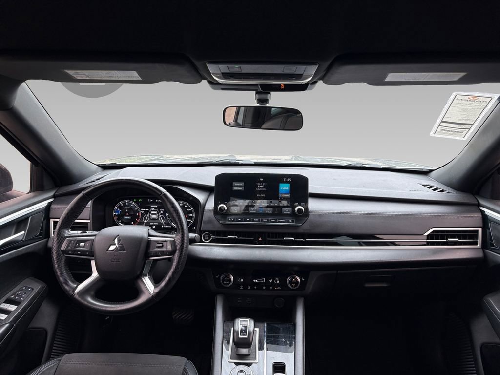 Used 2023 Mitsubishi Outlander SE Black Edition image 3