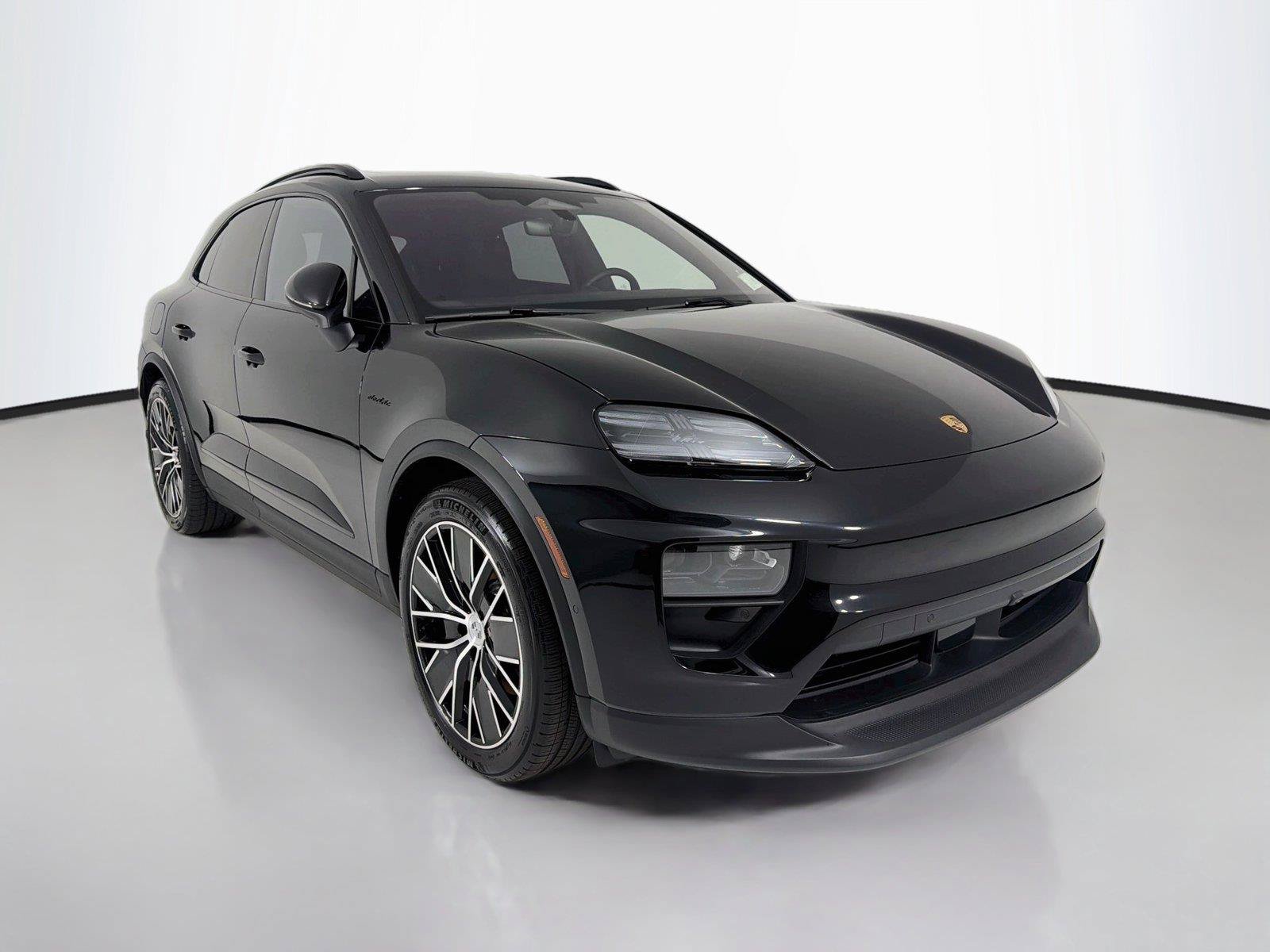 Certified 2025 Porsche Macan 4S Electric AWD/4WD image 32