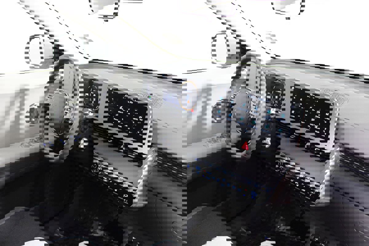 Used 2024 Hyundai Ioniq 5 SE image 11