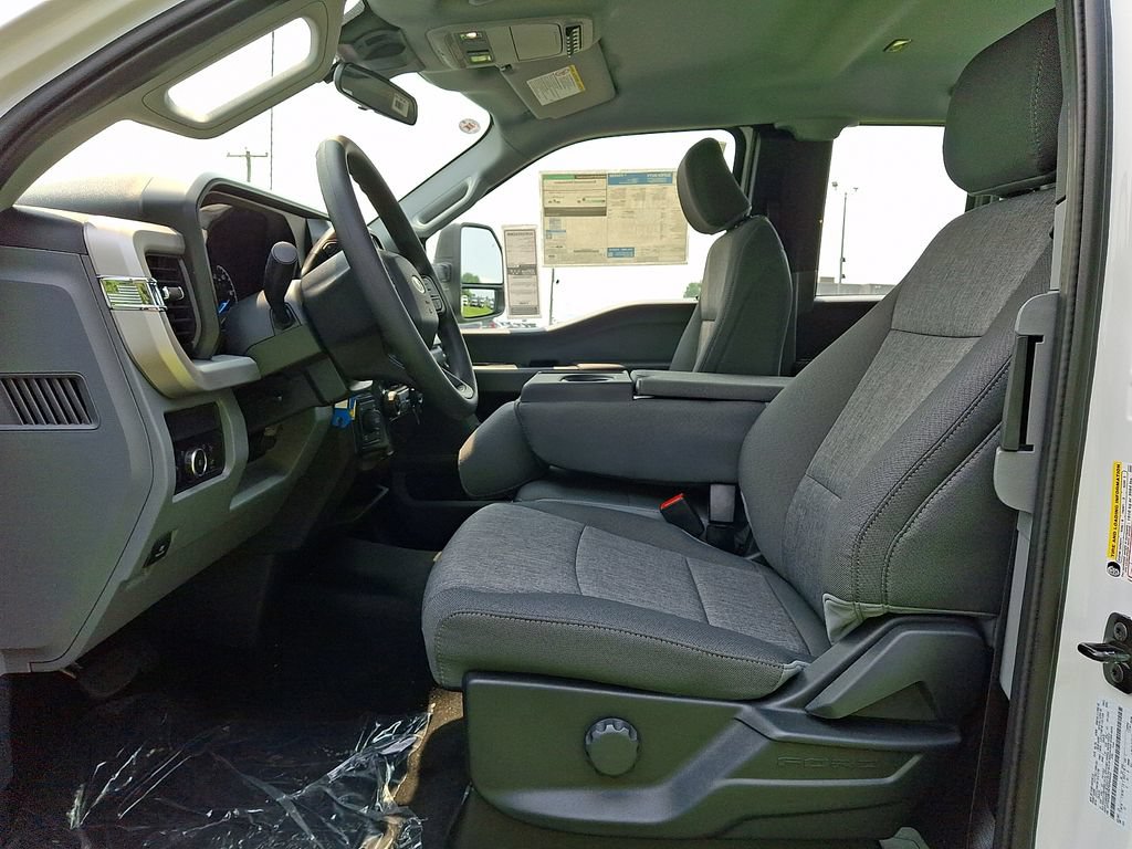 New 2026 Ford F250 XL w/ STX Appearance Package AWD/4WD image 9