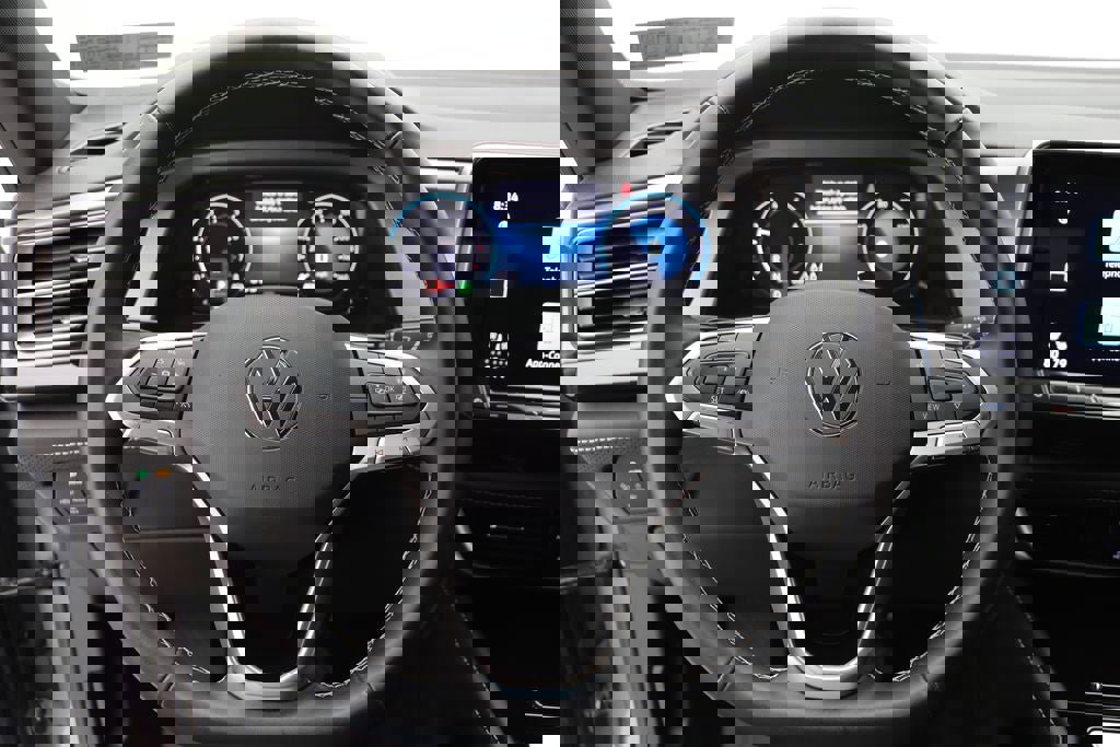 Used 2025 Volkswagen Atlas Cross Sport SE image 18