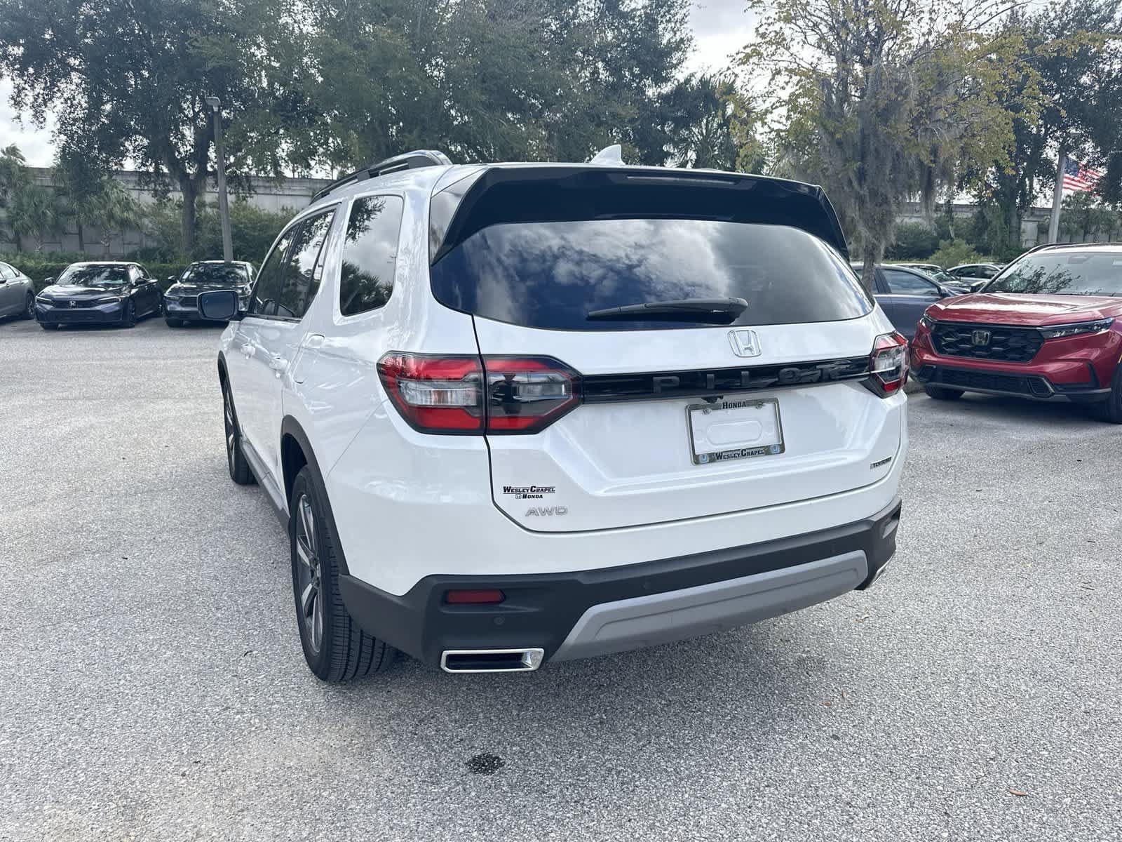 Certified 2025 Honda Pilot Touring image 4