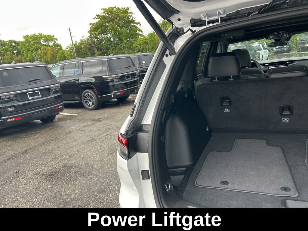 Used 2025 Jeep Grand Cherokee Limited w/ Black Appearance Package RWD image 31