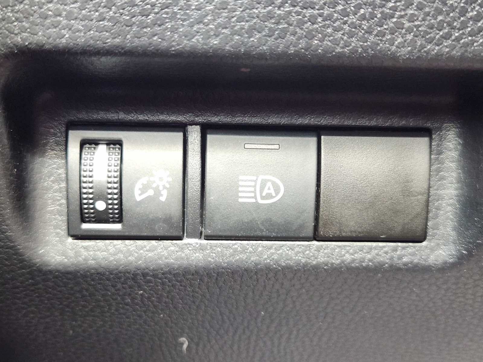 Used 2021 Toyota RAV4 LE FWD image 21