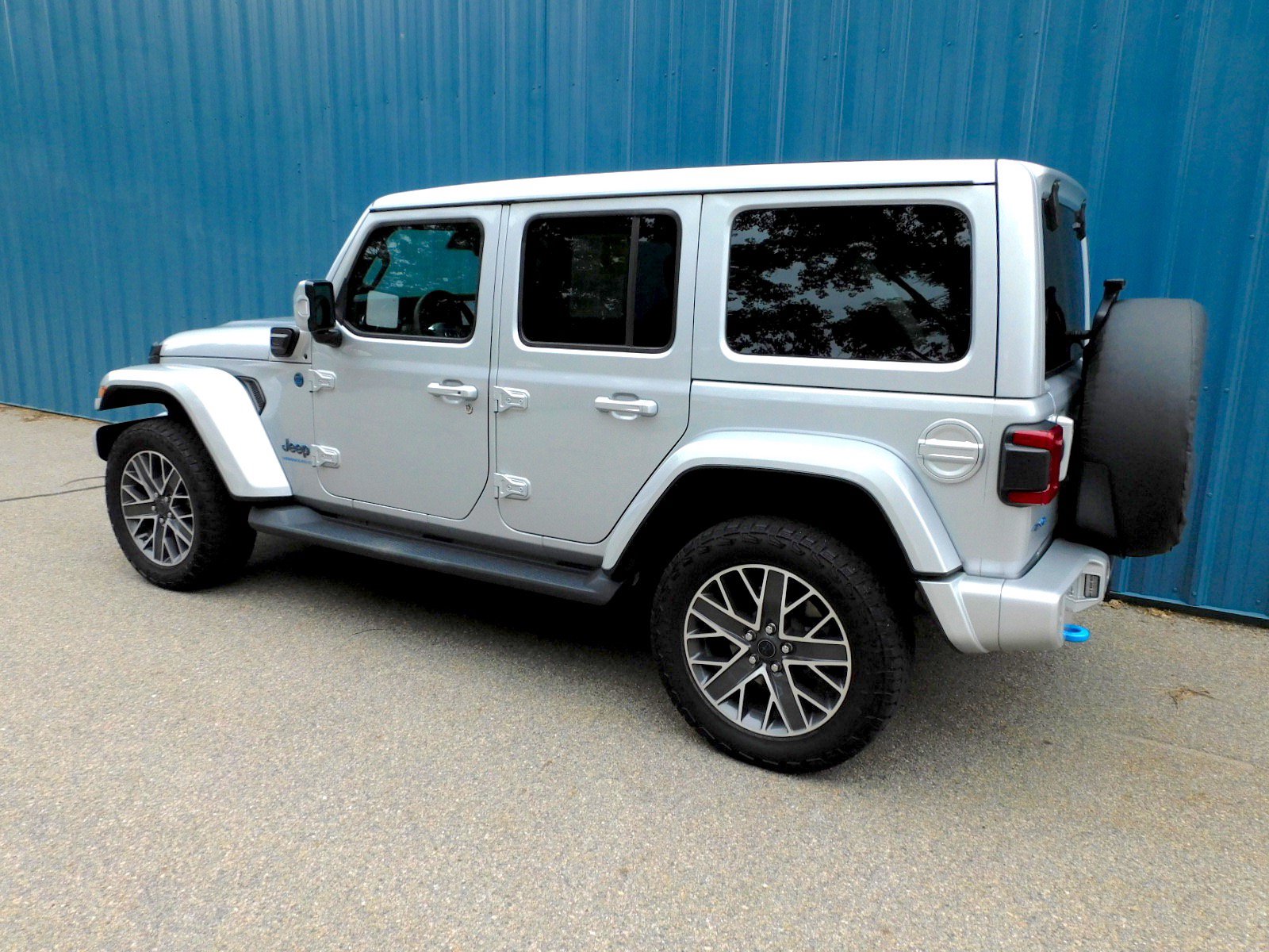 Used 2024 Jeep Wrangler High Altitude AWD/4WD image 3