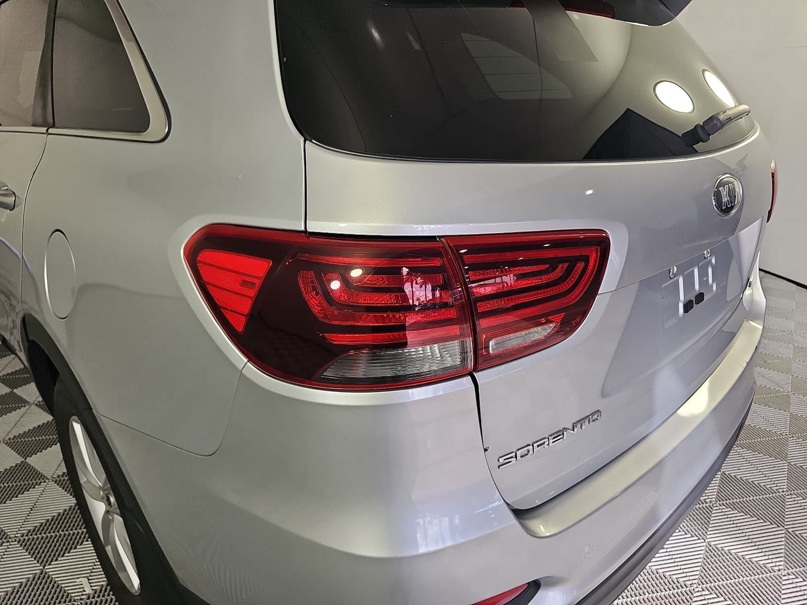 Used 2020 Kia Sorento LX FWD image 28