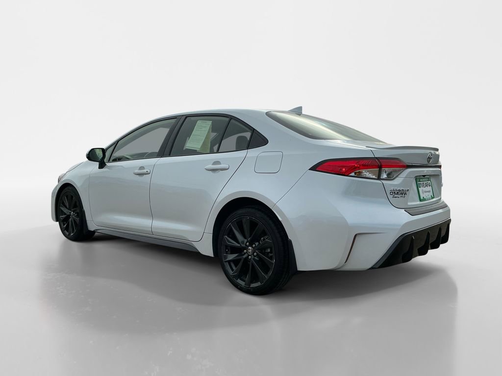 Used 2023 Toyota Corolla SE w/ SE Premium Package FWD image 3