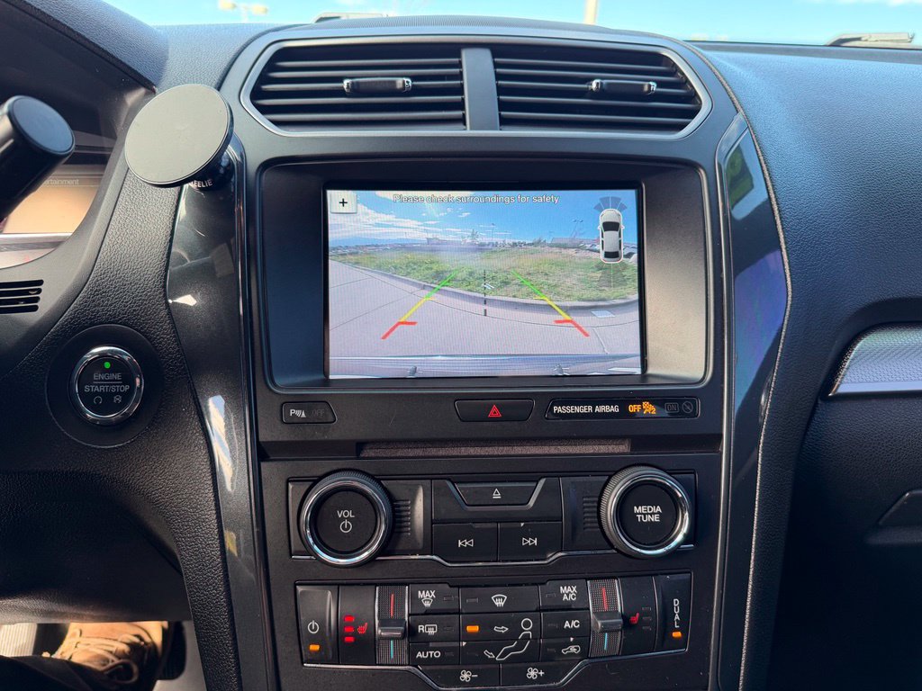 Used 2018 Ford Explorer XLT w/ Equipment Group 202A AWD/4WD image 17