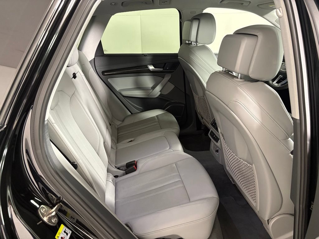 Used 2020 Audi Q5 e Premium Plus w/ Premium Plus Package AWD/4WD image 40