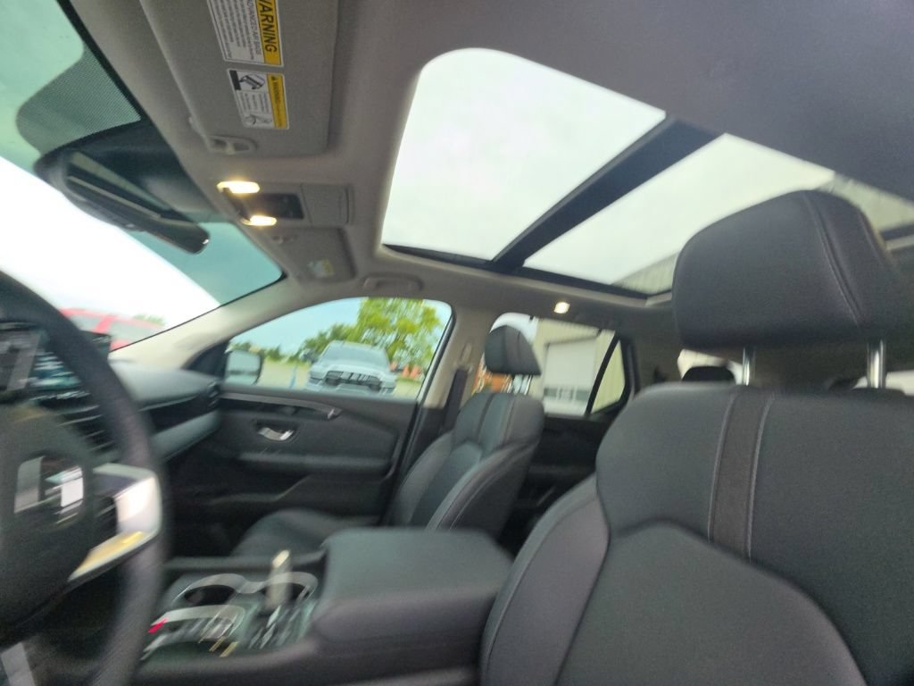 Used 2025 Honda Pilot Touring image 15