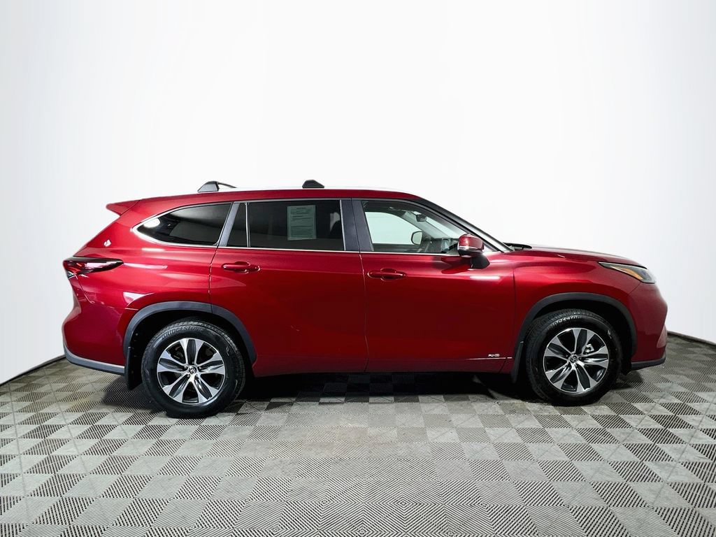 Certified 2026 Toyota Highlander XLE AWD/4WD image 8