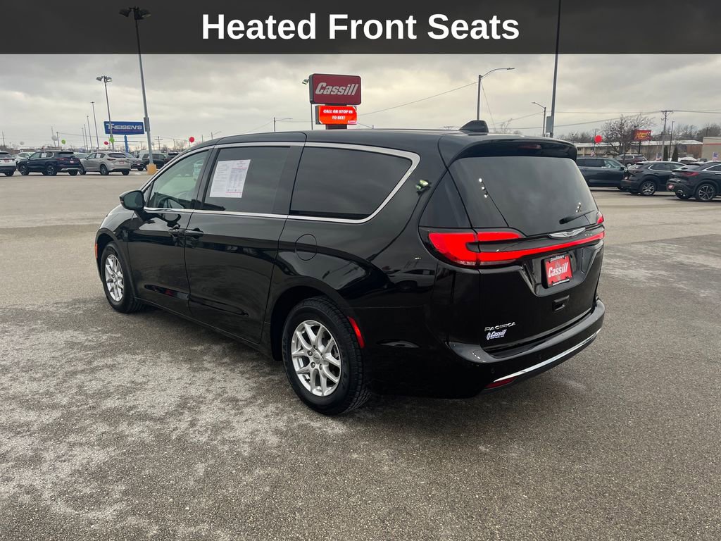 Used 2024 Chrysler Pacifica Touring-L image 3