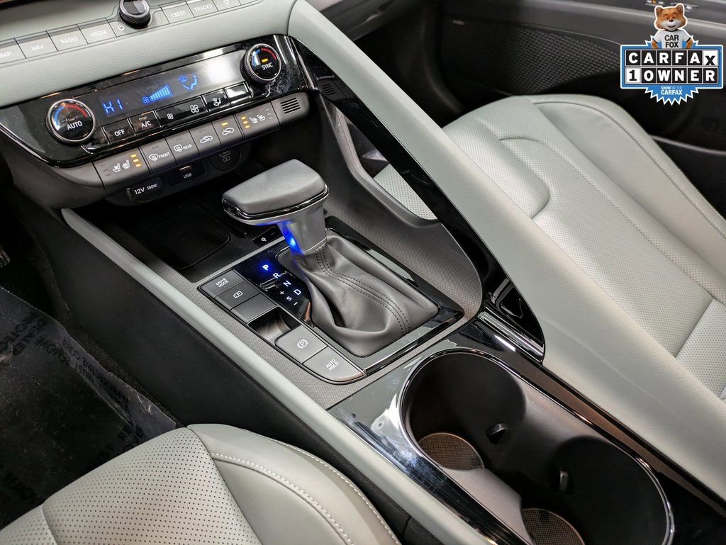 Used 2025 Hyundai Elantra Limited image 16