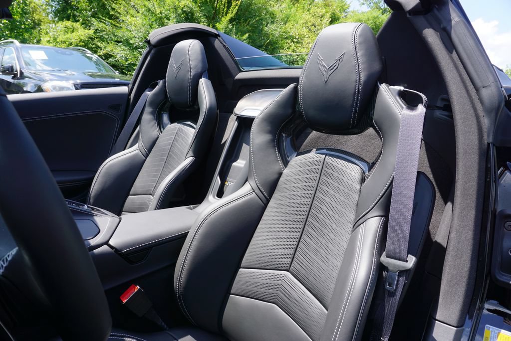 Used 2025 Chevrolet Corvette Z06 RWD image 18