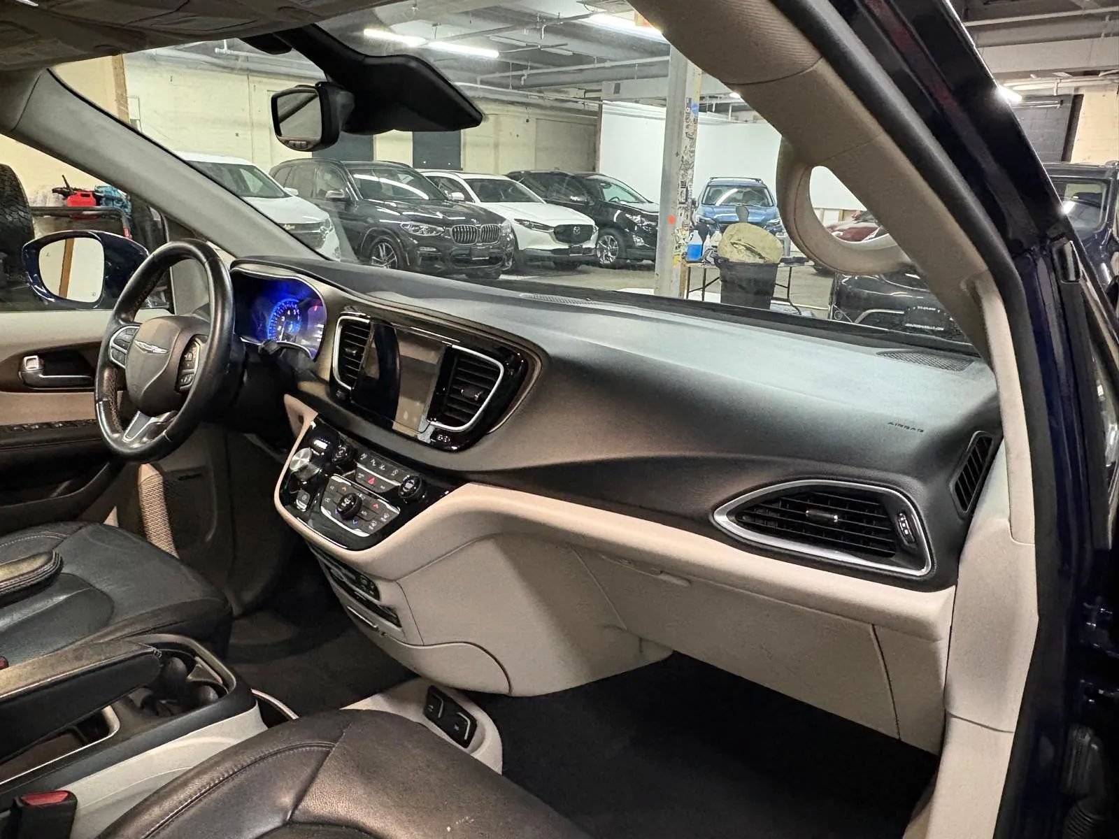 Used 2017 Chrysler Pacifica Touring-L Plus w/ Advanced Safetytec Group FWD image 21