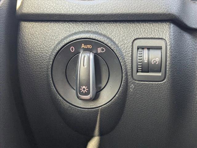 Used 2016 Volkswagen Tiguan S image 12