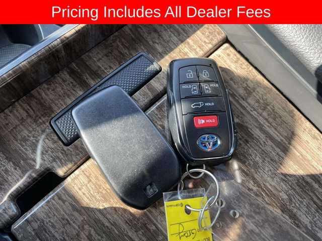 Used 2025 Toyota Sienna Platinum AWD/4WD image 37