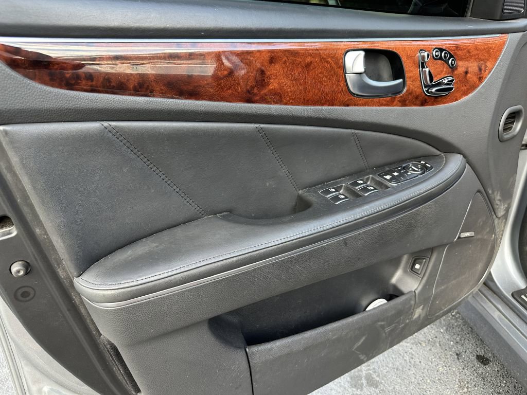 Used 2015 Hyundai Equus Signature RWD image 20