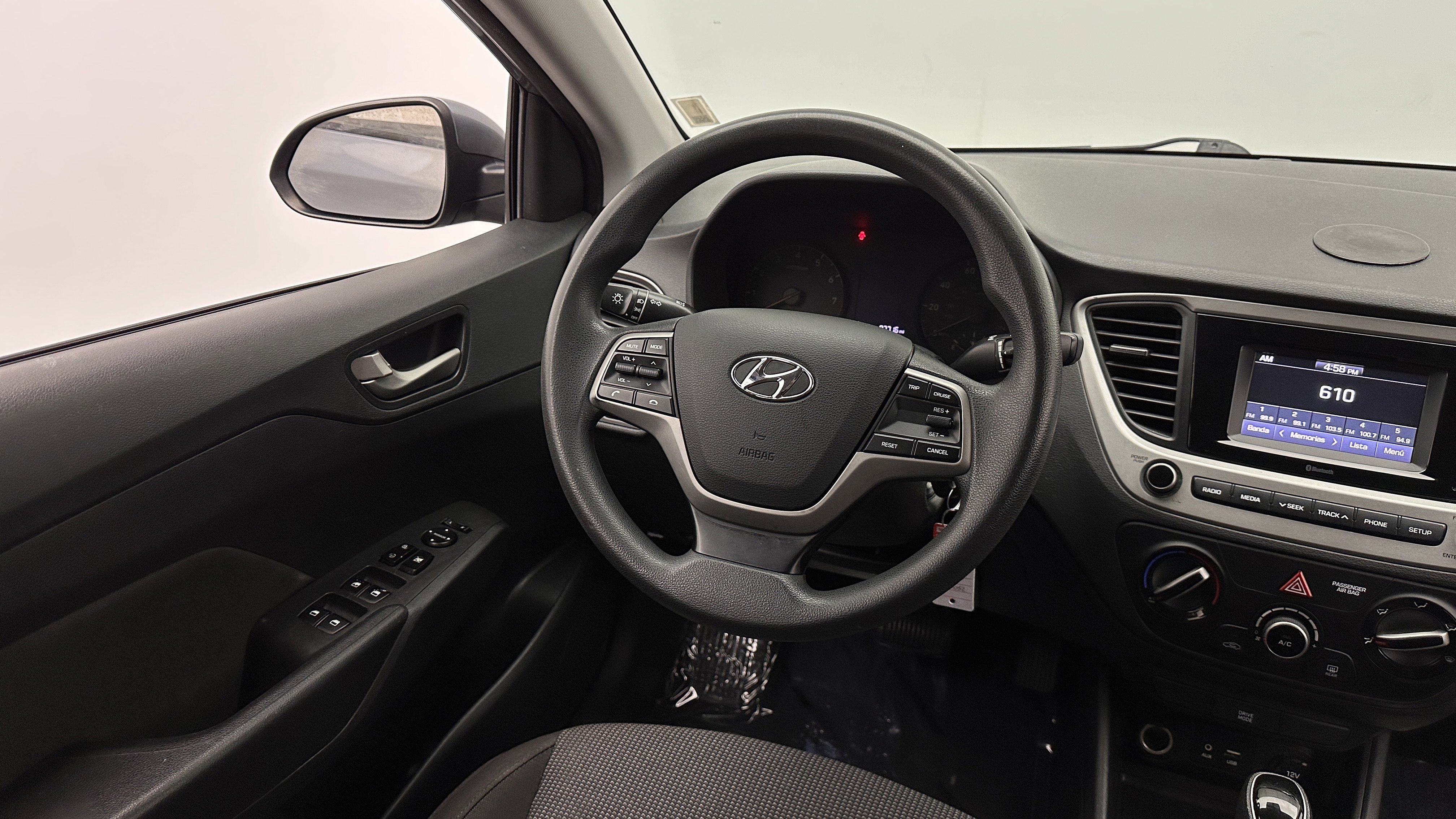 Used 2020 Hyundai Accent SE image 24