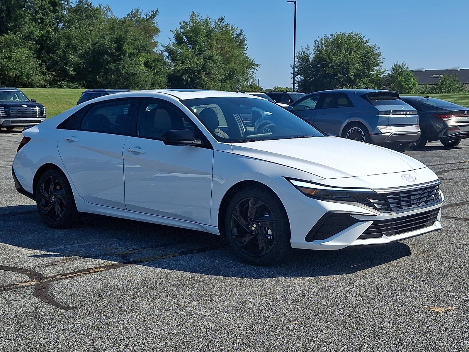 New 2026 Hyundai Elantra SEL Sport FWD image 2