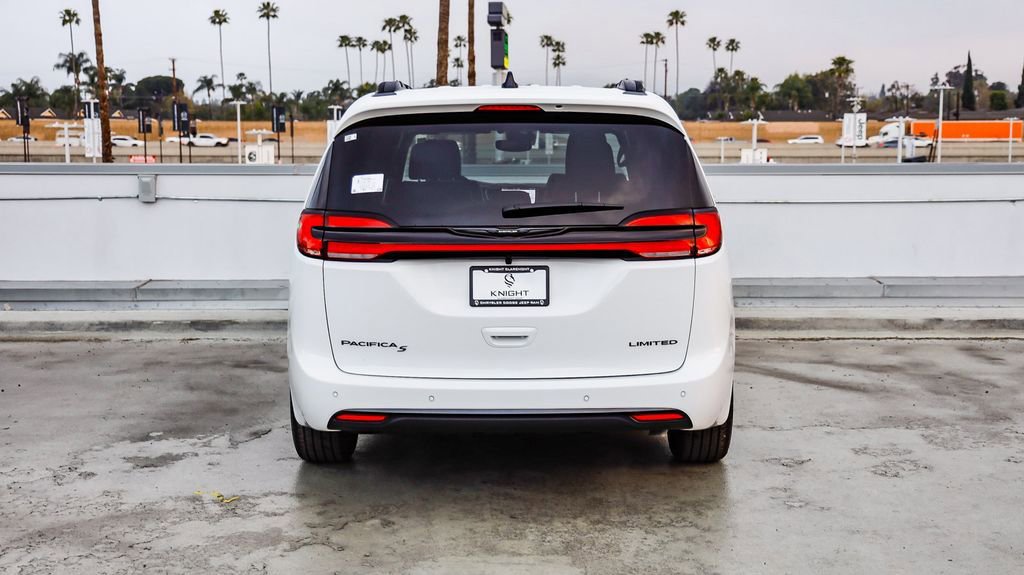 New 2026 Chrysler Pacifica Limited w/ S Appearance Package image 8
