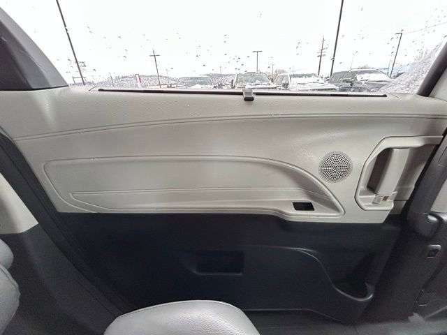 Used 2021 Toyota Sienna XLE image 45