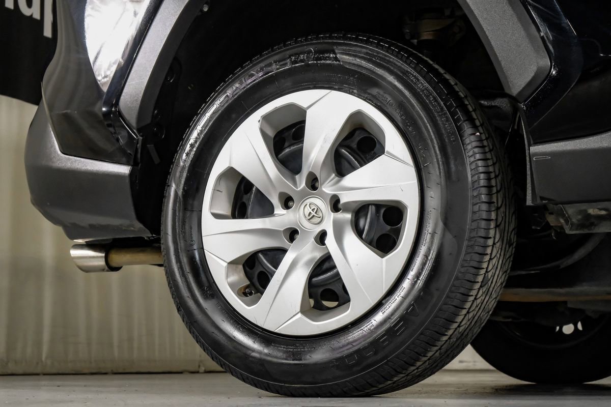 Used 2021 Toyota RAV4 LE FWD image 48